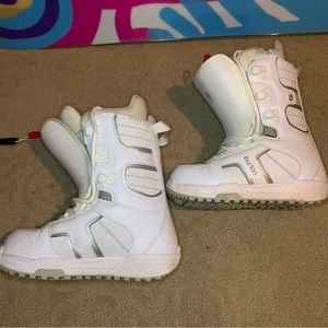 Women’s Burton Coco snowboarding boots
